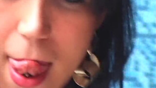 Tranny Milena going solo